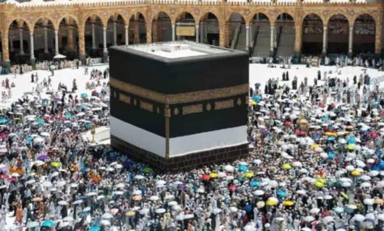 A picture of pilgrims performing Haj