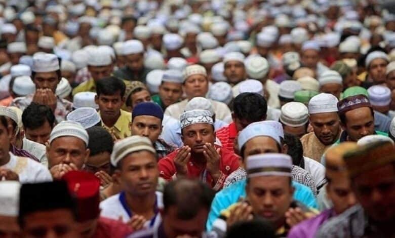 The image displays a picture of Muslim population