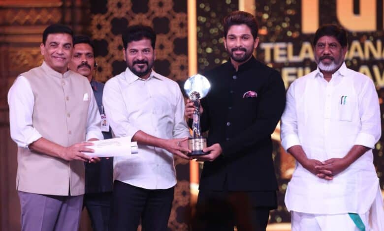 Allu Arjun receiving the Best Actor award from Telangana CM and deputy CM