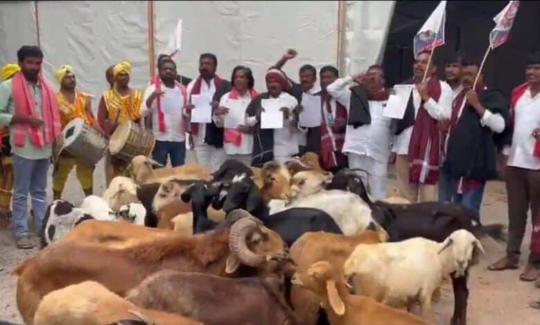 Members of the Yadav community protest at the Telangana Bhavan