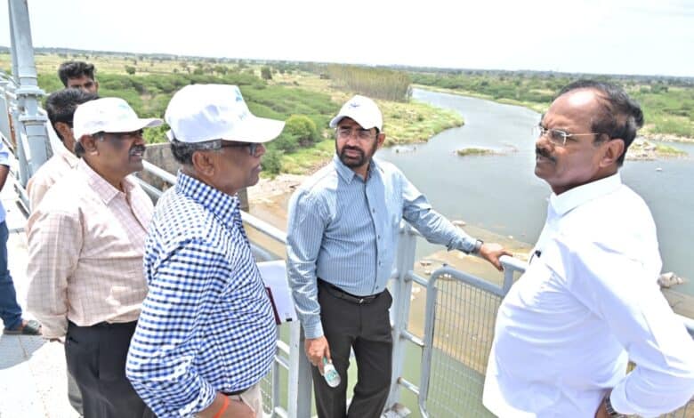 Hyderabad Water Board managing director inspects Manjeera dam