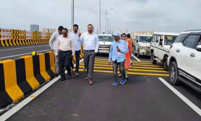 GHMC Commissioner inspects shilpa layout flyover