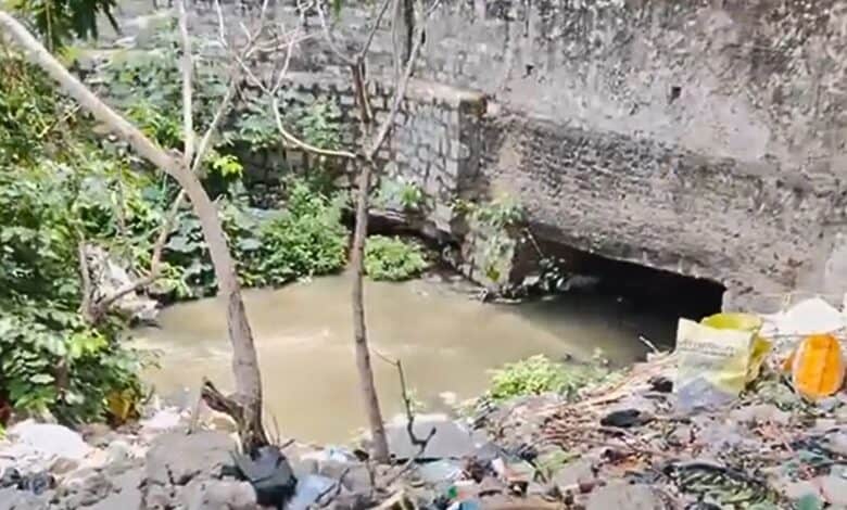 HYDRAA chief adresses flooding in Banjara Hills due to narrow drains during inspections