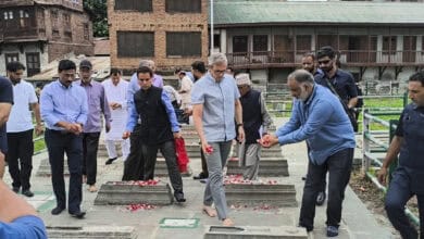 Omar and NC leaders offer tributes to martyrs in Srinagar