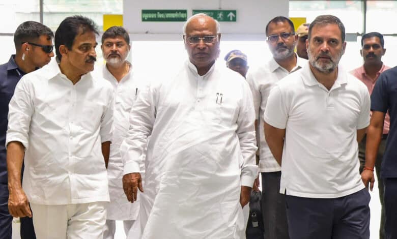 Rahul Gandhi, Kharge reach Odisha