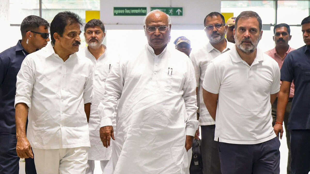 Rahul Gandhi, Kharge reach Odisha
