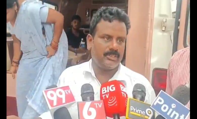 Father addresses the media after his daughter's suicide in Hyderabad