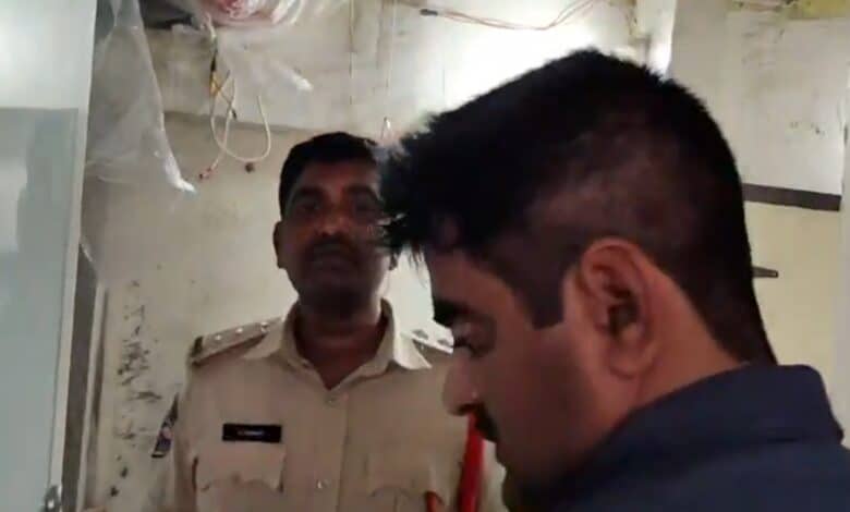 Suryapet SP inspects the jewellery shop after theft