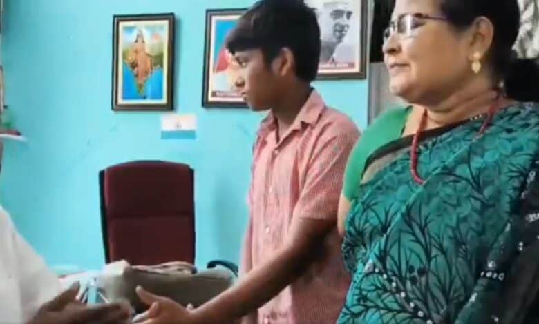 A parent express concern with the principal after his son was bitten by rat at a government school