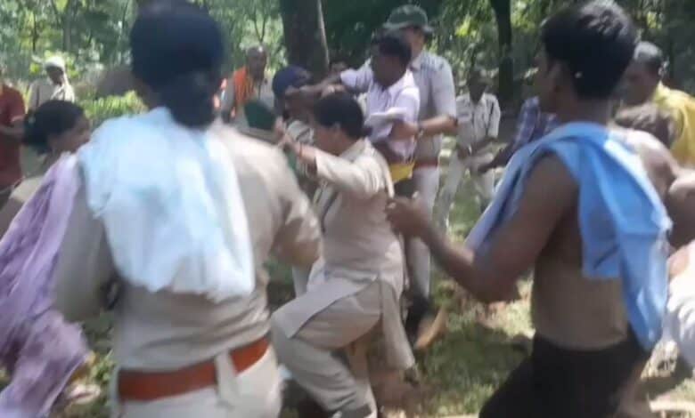 Villagers and forest officials clash in Kitni district of Madhya Pradesh