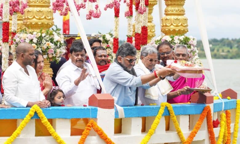 Karnataka Chief Minister Siddaramaiah and Deputy Chief Minister D K Shivakumar offering rituals in Kabini River