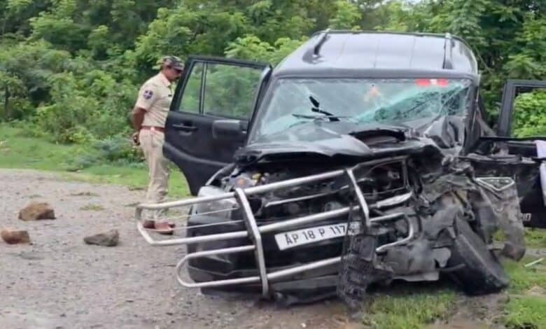A police man checks the damaged jeep after the accident in Yadadari