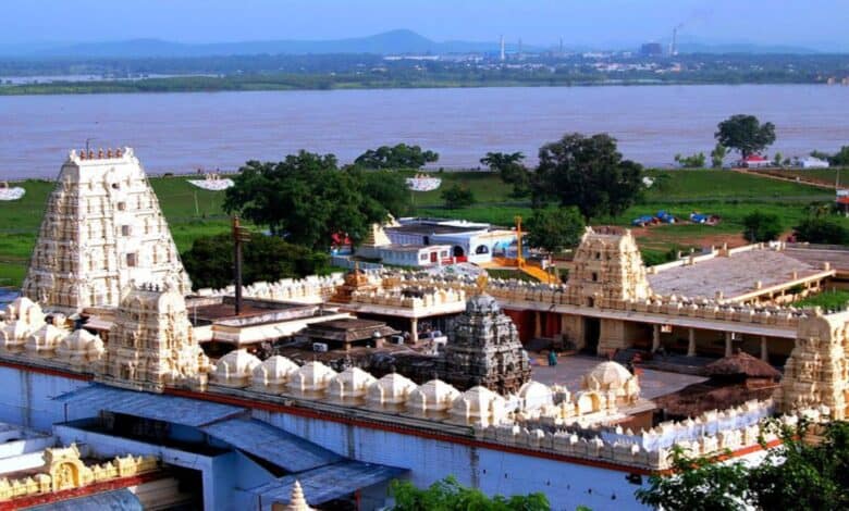 VHP demands the chief ministers of the two Telugu states to discuss the encroachment of Bhadrachalam temple lands in AP.
