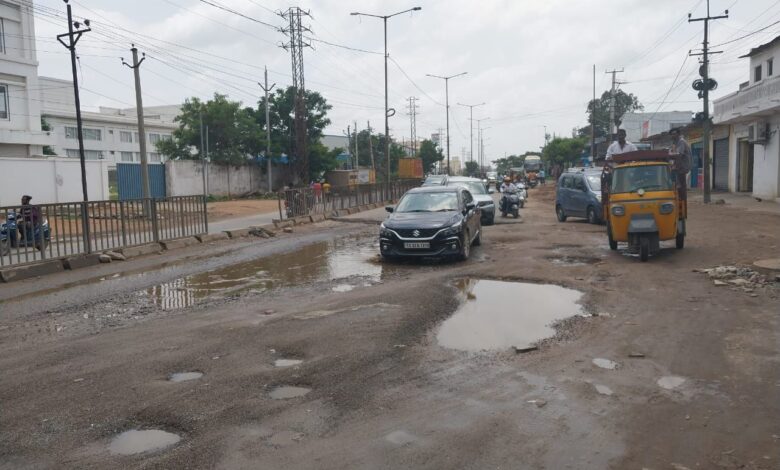 Image of the Katedan road in Hyderabad.