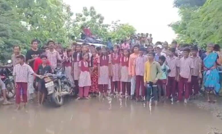 Students protest poor roads in Kagaznagar mandal of Kumuram Bheem Asifabad district