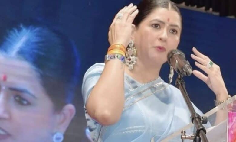 Kajal Hindusthani addresses a gathering in New York