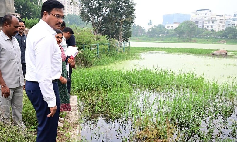 HYDRAA inspects rock formations, lakes in Hyderabad