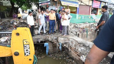 HYDRAA commissioner inspects desilting works at Ameerpet