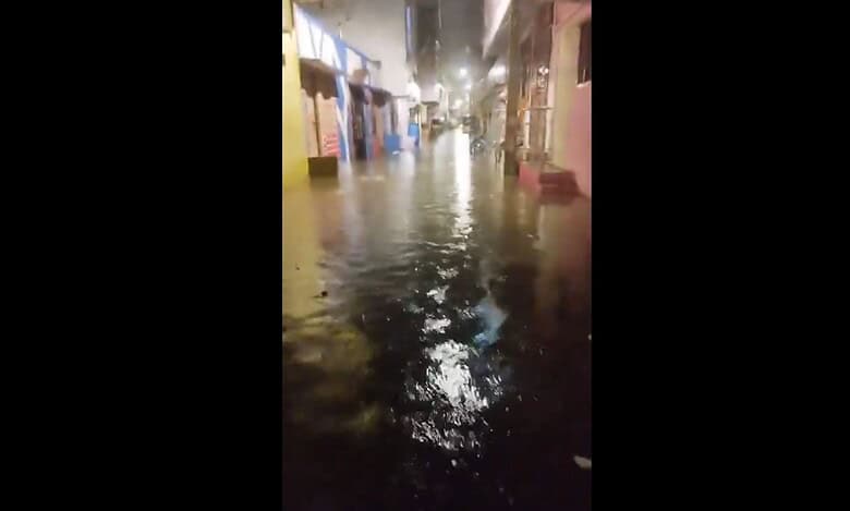 Hyderabad areas remain flooded