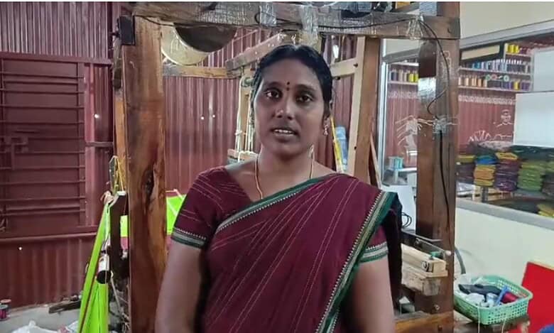 Sircilla woman handlooms weaver Veldi Rekha chosen for the prestigious Konda Laxman Bapuji Award.