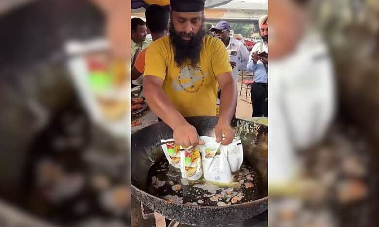 Street food vendor dips plastic packets in hot oil to open them; video viral