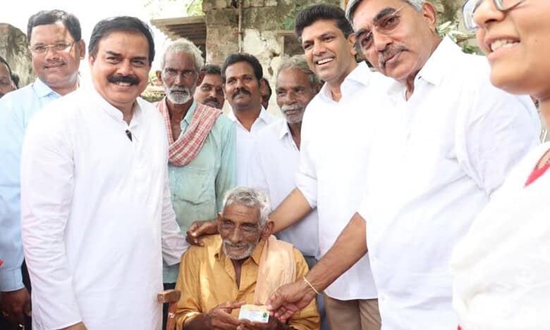 Smart Ration Cards distribution in Nandivelugu village by AP minister