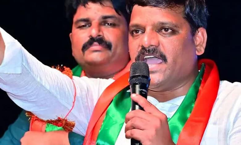 MLC Teenmaar Mallanna accused BRS, BJP and Congress of playing drama a new in the name of 42 percent reservations for BCs in local body polls.