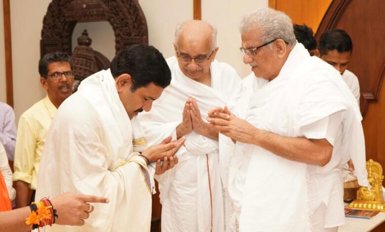 Karnataka BJP president Vijayendra Yediyurappa with Dharmasthala caretaker Veerendra Heggade