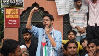 Talha Mannan addressing student protestors in Aligarh Muslim University