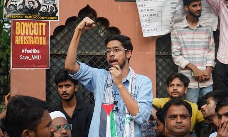 Talha Mannan addressing student protestors in Aligarh Muslim University