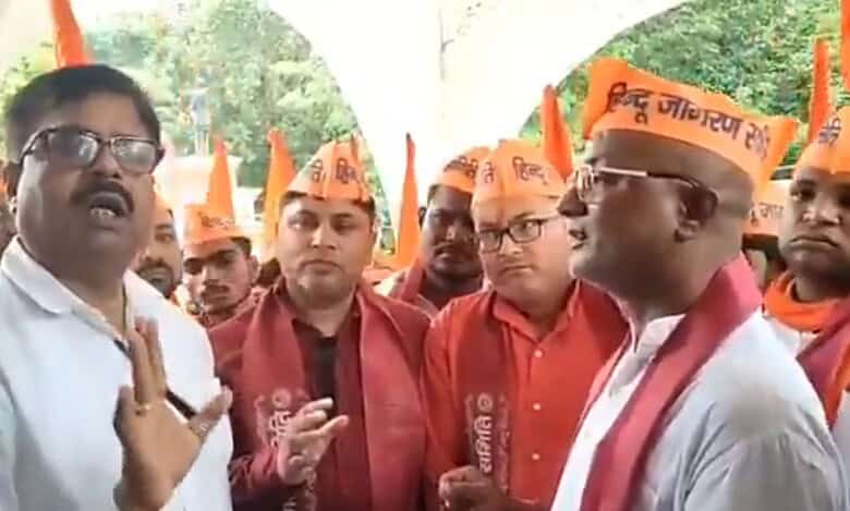Mau city magistrate Brijendra Kumar (left) and Hindu Jagran Samiti member Sujit Singh (right)