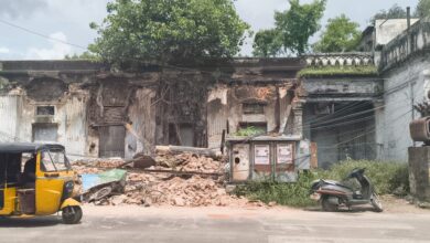 The collapsed portion of the old municipal office located at Hyderabad's Darulshifa area