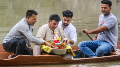 A Kashmiri pandit immerses a Ganesha idol in the Jhelum river in Srinagar on Sunday(PTI Photo)