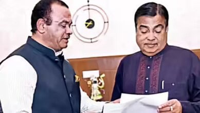 Telangana roads and buildings minister Komatireddy Venkat Reddy meets Union minister for highways and road transport Nitin Gadkari to discuss proposals for national highway projects in the state.