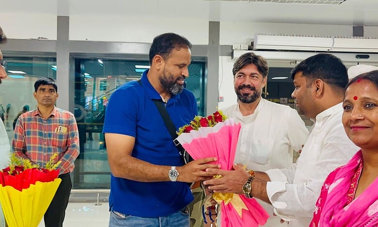 Yusuf Pathan and Laliteshpati Tripathi reached Patna to join the Voter Adhikar Yatra