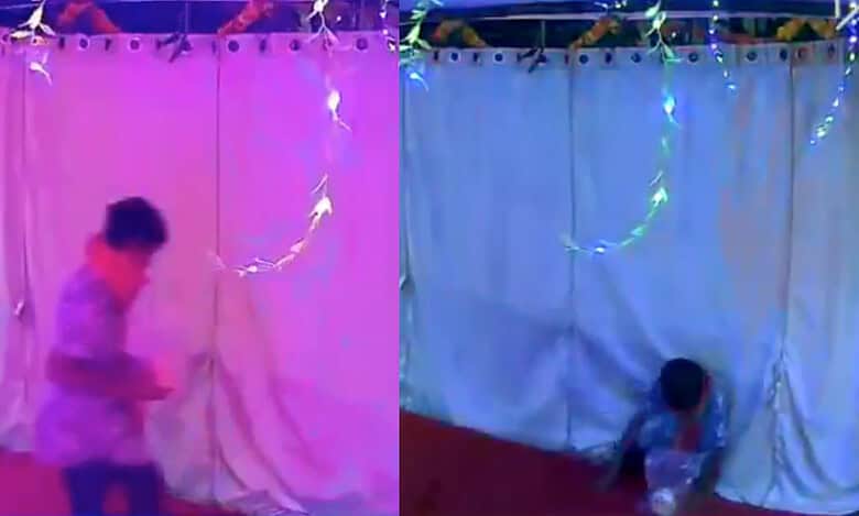 Man steals laddu from a Ganesh pandal