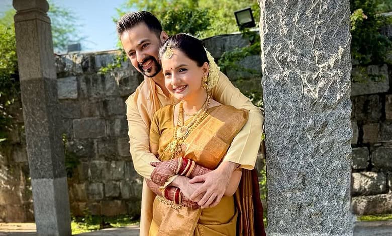 Gia Manek and Varunn Jain