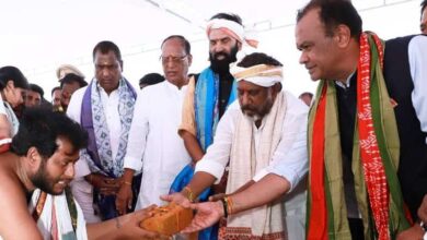 Image of Telangana deputy CM Bhatti Vikramarka at the inauguration of the Yadadri thermal plant .