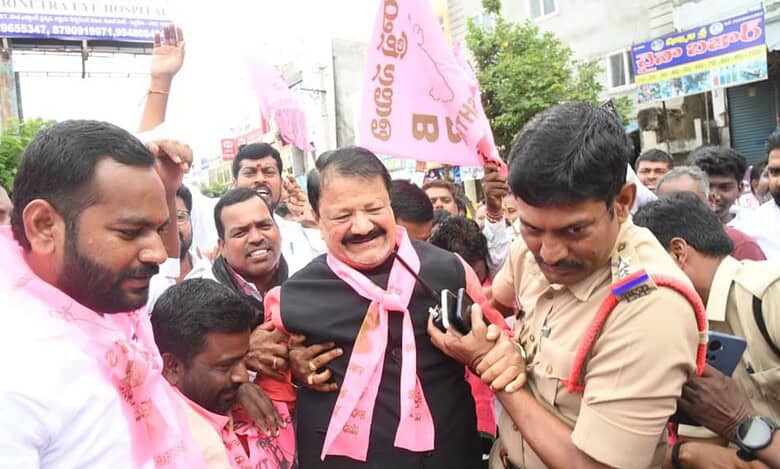 BRS cadres protest in Siddipet against CBI inquiry into Kaleshwaram Project