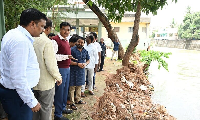 HYDRAA chief orders desilting, constructing canals in flood-affected areas