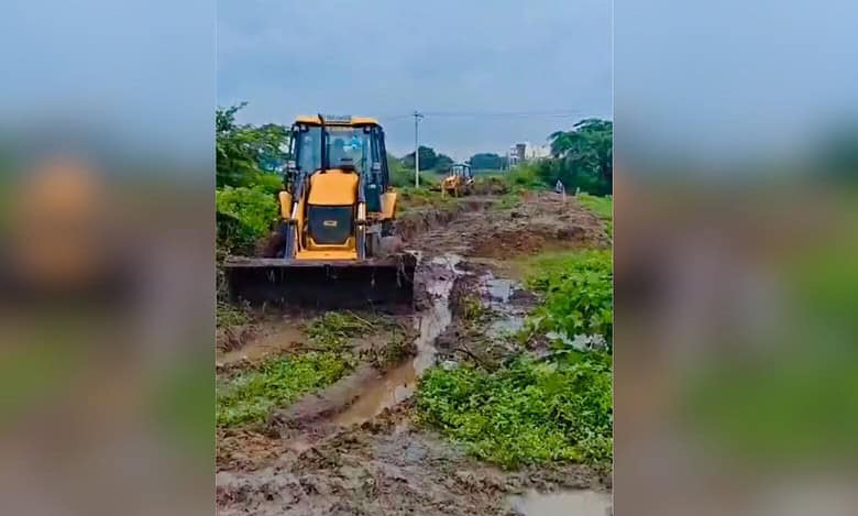 HYDRAA begins restoration of Errakunta canal