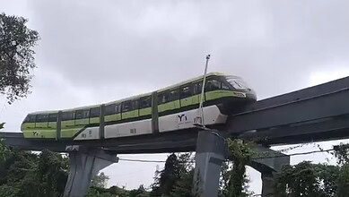 Monorail stops near wadala station