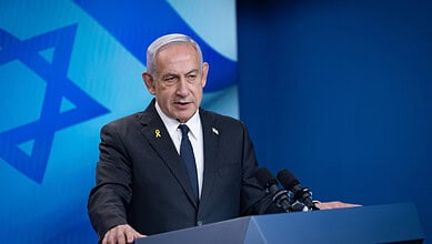 Israeli PM Netanyahu addresses a meeting