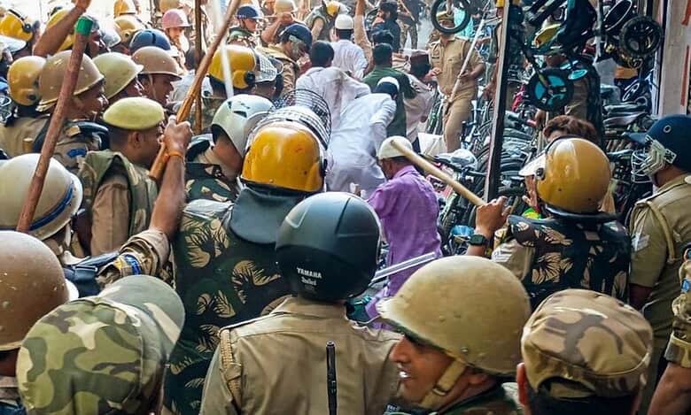 Protest over I Love Mohammad posters in Bareilly