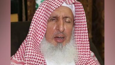 The image of late Grand Mufti of Saudi Arabia, Sheikh Abdulaziz Bin Abdullah Al al-Sheikh.