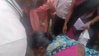 Wanaparthy farmers plead with government officials for urea