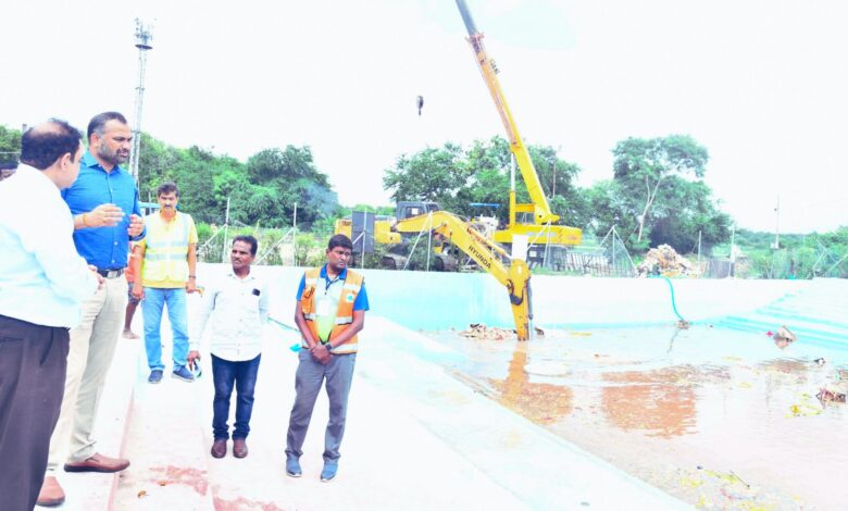 GHMC Commissioner RV Karnan inspecting Necklace Road Monday