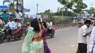 Female farmers fight in Mahabubabad