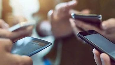 An image of mobile phones used for representational purpose