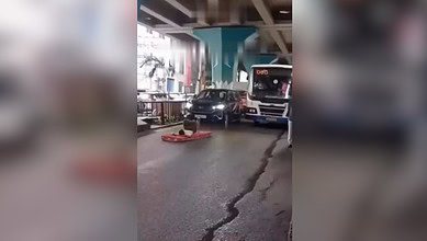 A man casually lying on his mattress bringing the traffic to halt in Bengaluru